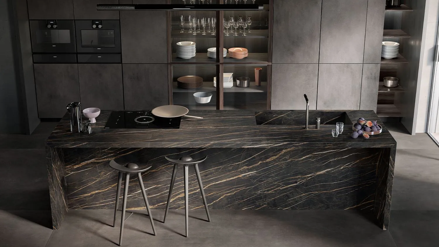 Cuisine noir et or avec cascade en céramique