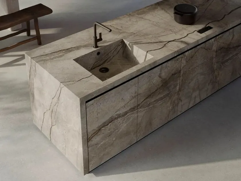 Îlot monolithe en céramique taupe veinée
